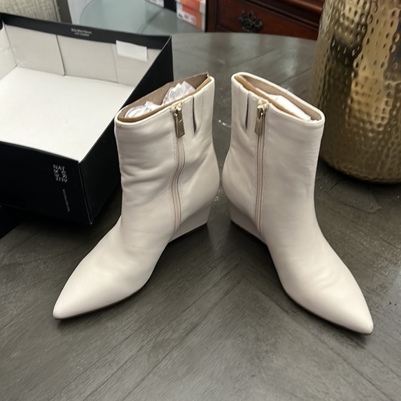 NATURALIZER Dario Wedge Booties (WIDE) - Picture 9 of 10